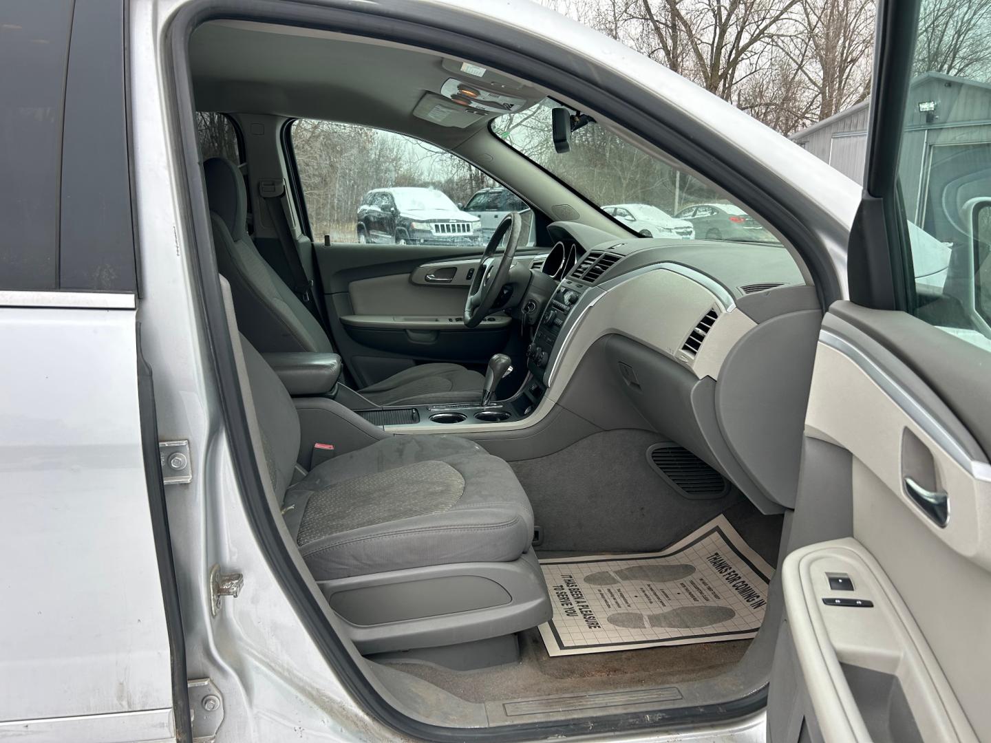 2010 Silver Chevrolet Traverse LT1 AWD (1GNLVFED0AS) with an 3.6L V6 DOHC 24V engine, 6-Speed Automatic transmission, located at 17255 hwy 65 NE, Ham Lake, MN, 55304, 0.000000, 0.000000 - Photo#11